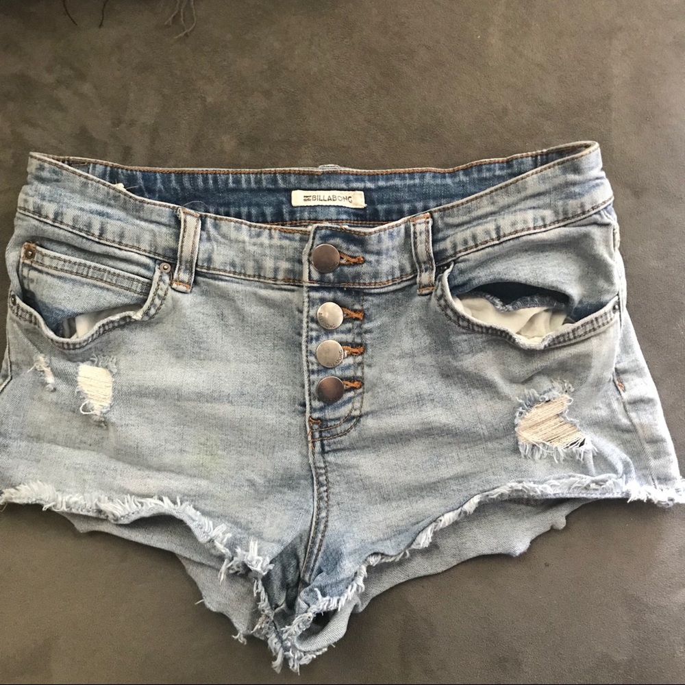 Billabong high waisted buttoned up shorts
